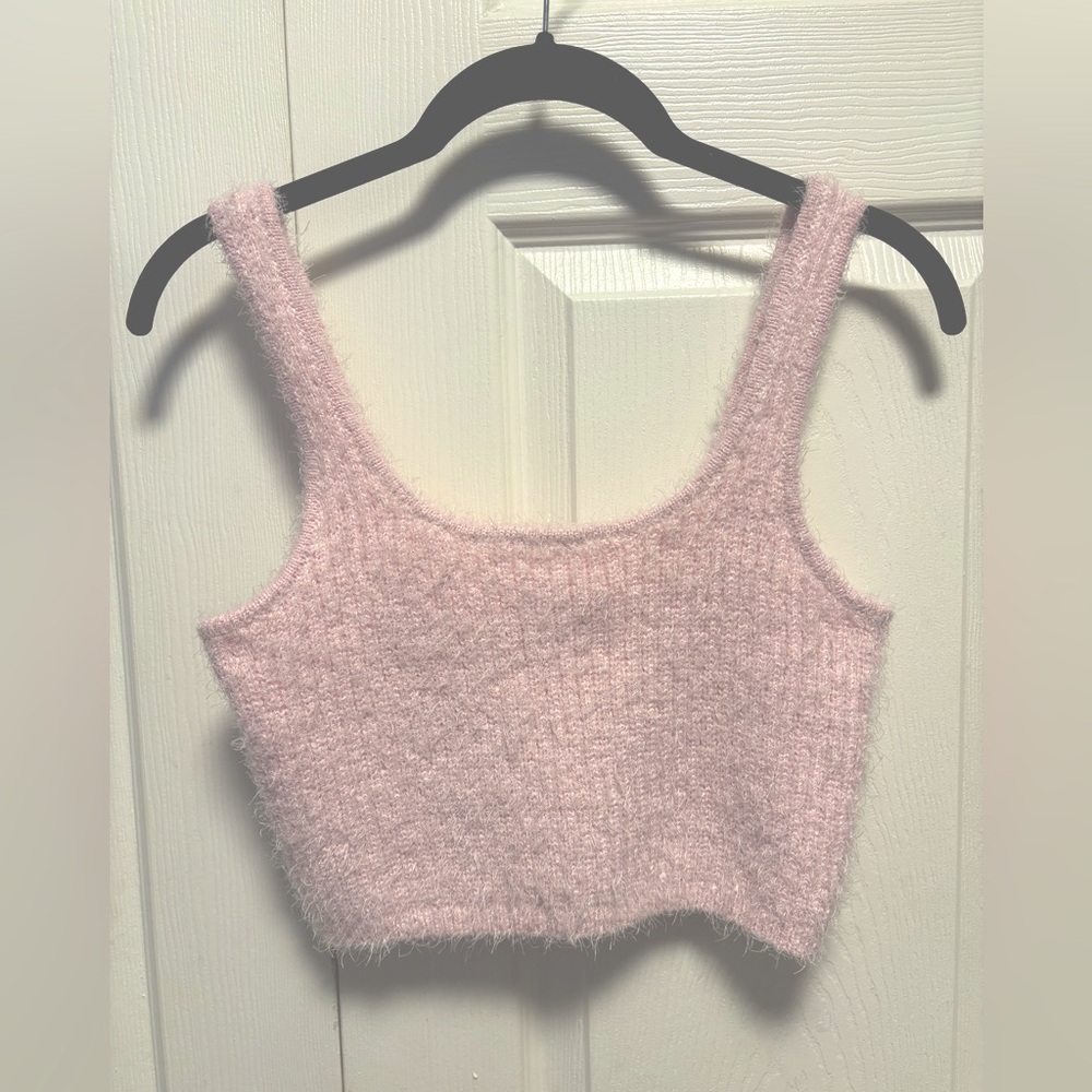 Venus pink fuzzy ribbed crop top. Size XS. NWOT!!